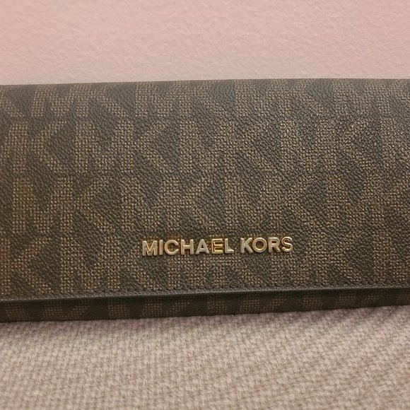 Michael Kors Wallet - Picture 1 of 3